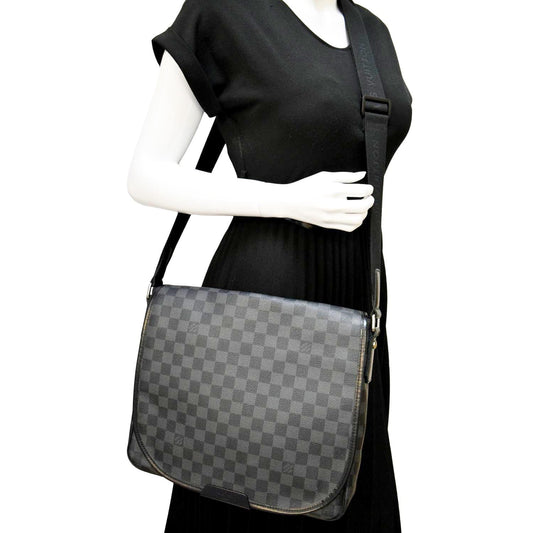 LOUIS VUITTON District MM Damier Graphite Messenger Bag Black