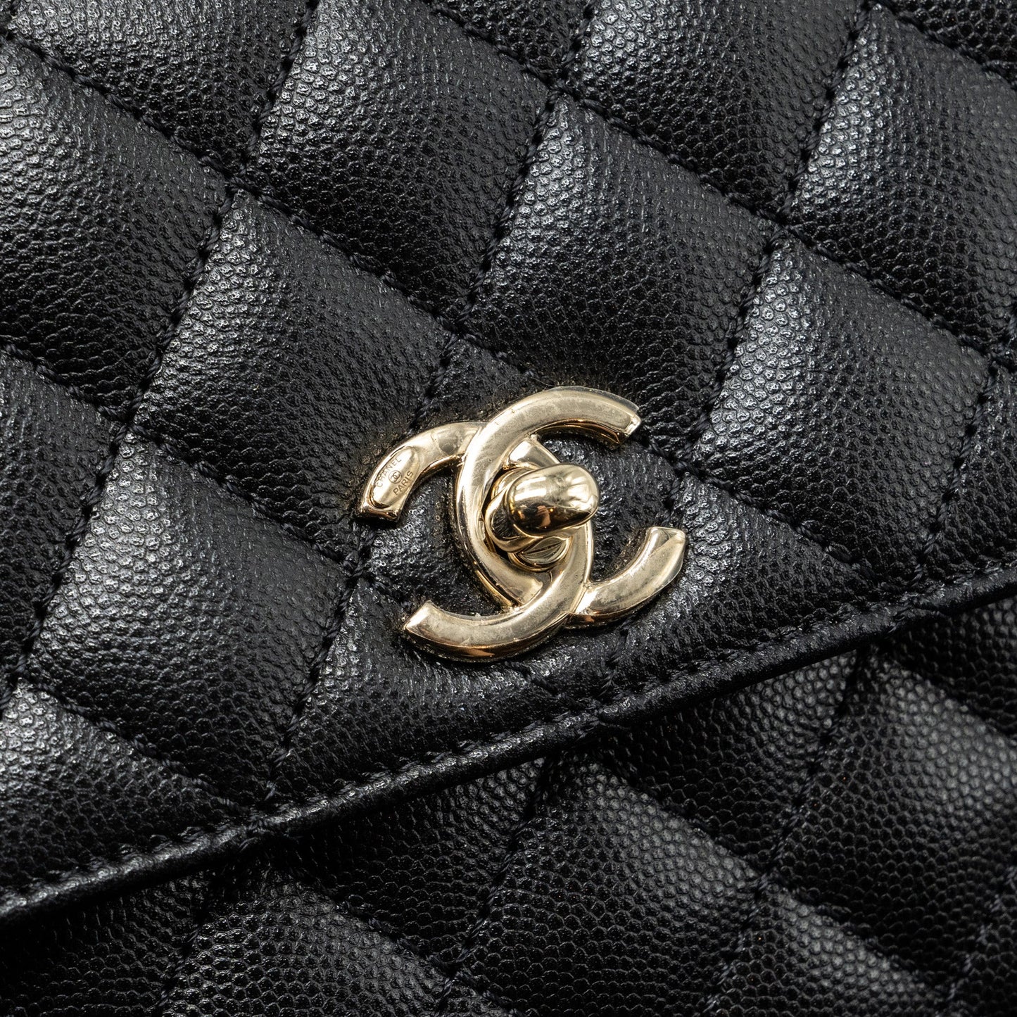 Chanel small coco handle caviar black L (microchip)