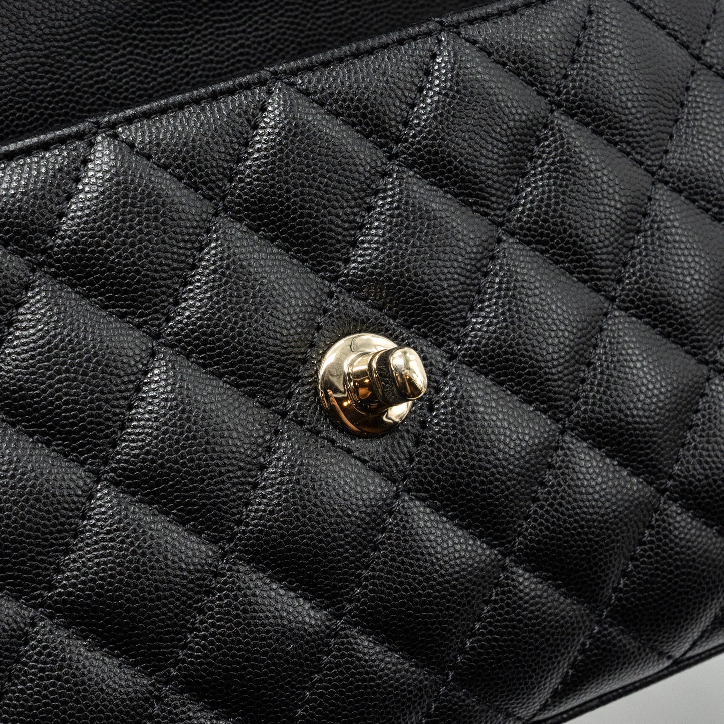 Chanel small coco handle caviar black L (microchip)