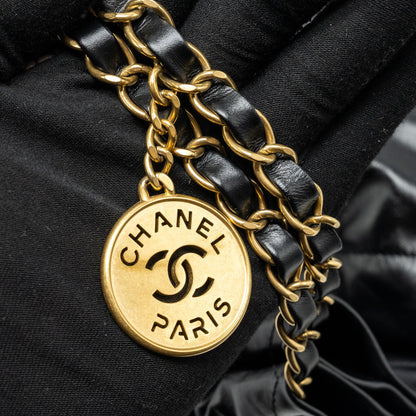 CHANEL medium 22 Bag Shiny Calfskin Black