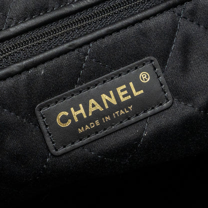 CHANEL medium 22 Bag Shiny Calfskin Black