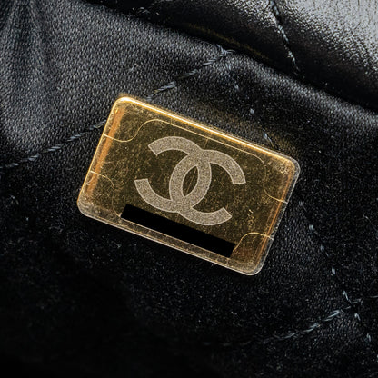 CHANEL medium 22 Bag Shiny Calfskin Black