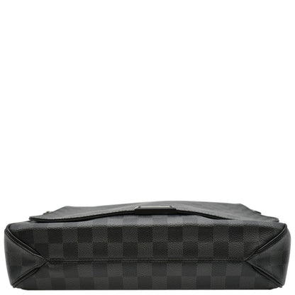 LOUIS VUITTON District MM Damier Graphite Messenger Bag Black
