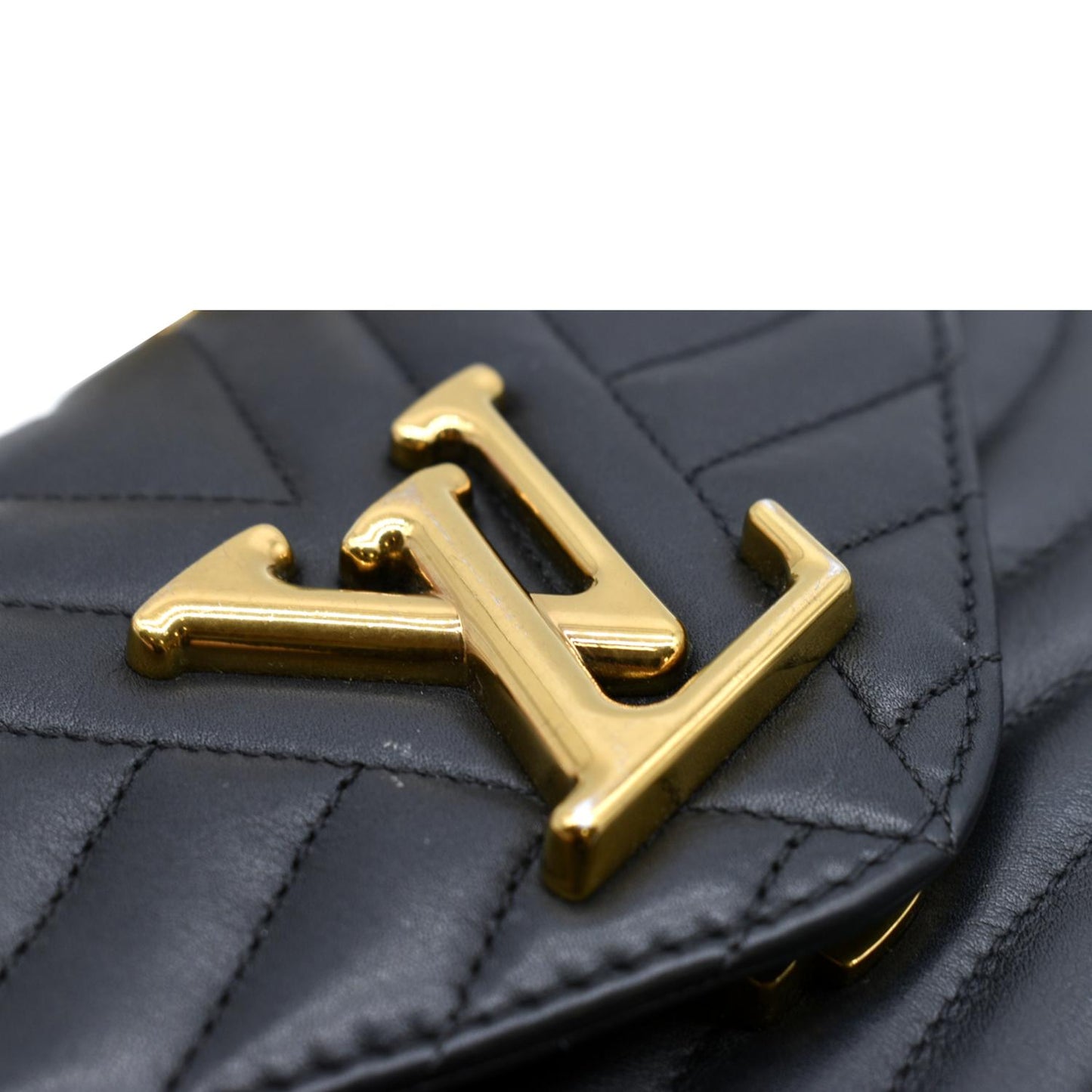 LOUIS VUITTON New Wave Chain MM Calfskin Leather Shoulder Bag Black