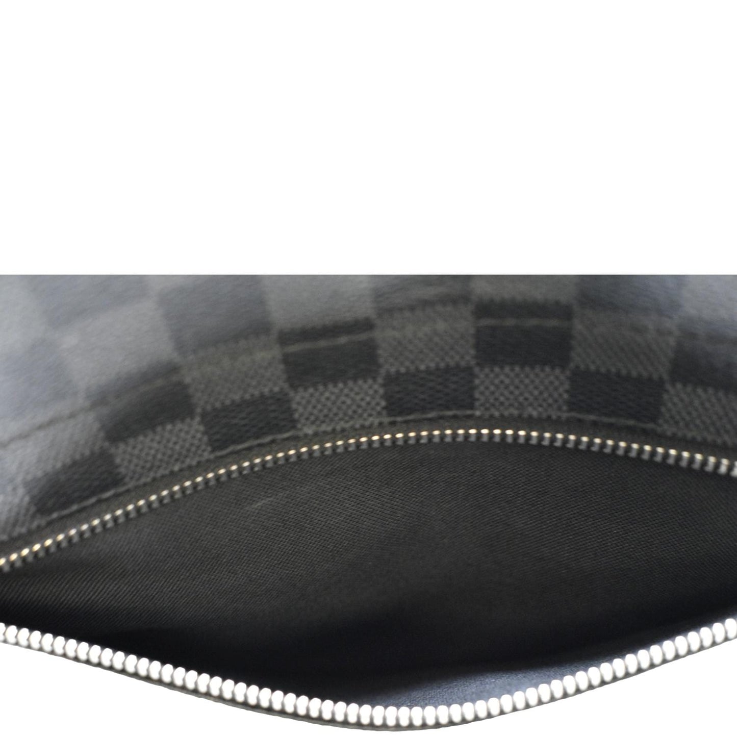 LOUIS VUITTON District MM Damier Graphite Messenger Bag Black
