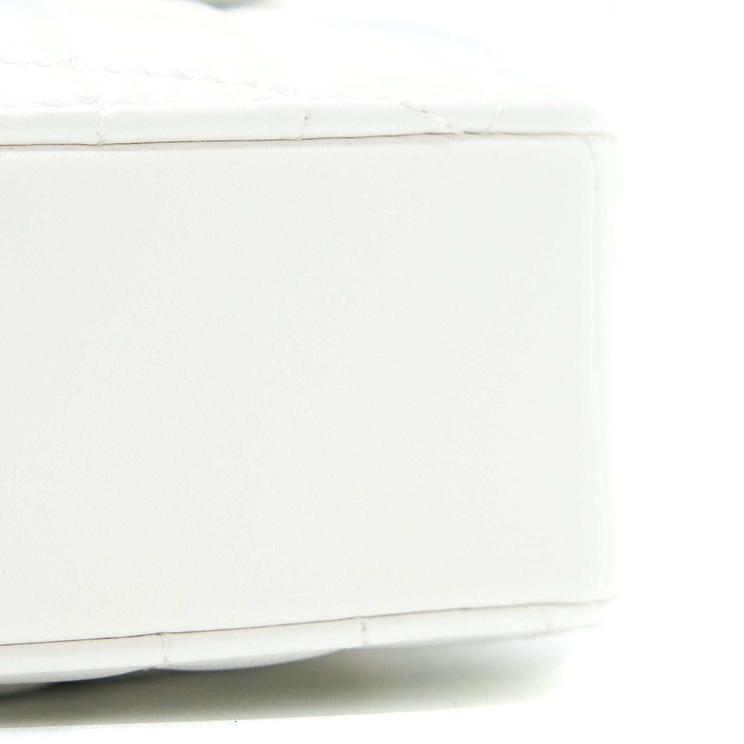 Chanel 22s Heart Bag Lambskin White L (Microchip)