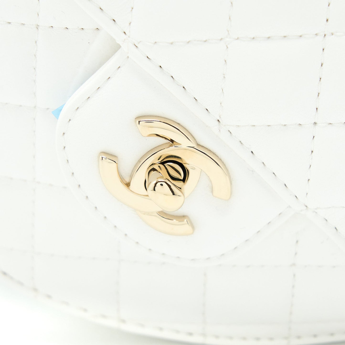 Chanel 22s Heart Bag Lambskin White L (Microchip)