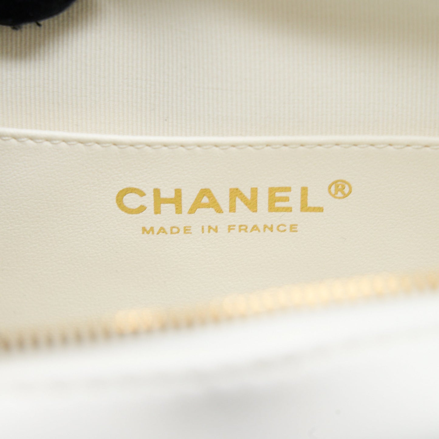Chanel 22s Heart Bag Lambskin White L (Microchip)
