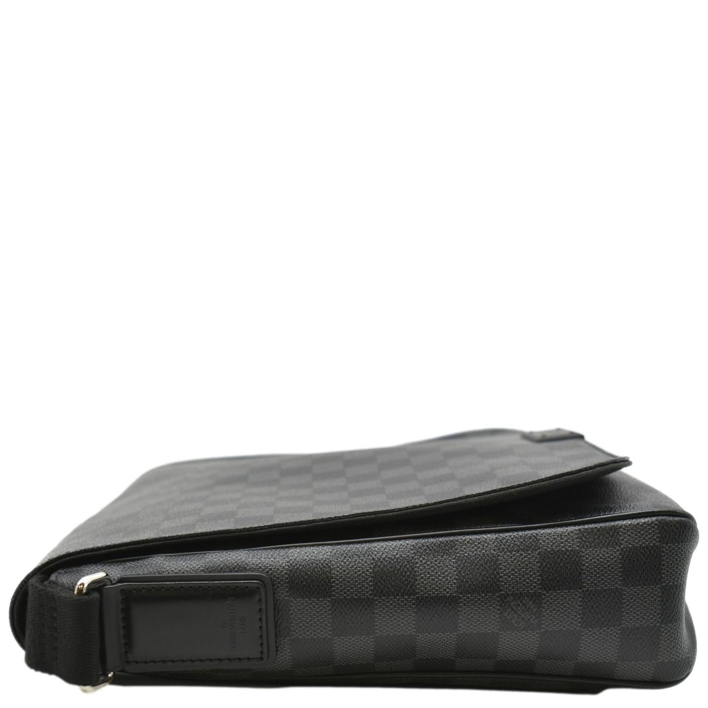 LOUIS VUITTON District MM Damier Graphite Messenger Bag Black