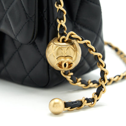 Chanel pearl Crush mini square Flap bag lambskin Black