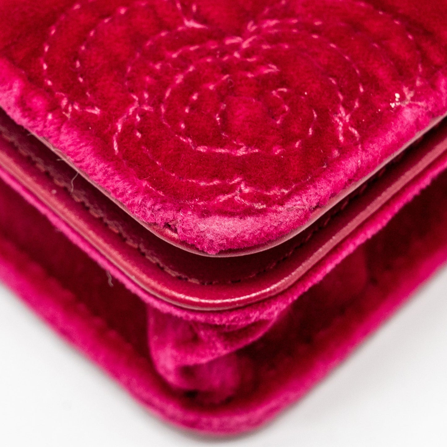 Chanel 21A mini Camelia Flap Bag Velvet Fushia