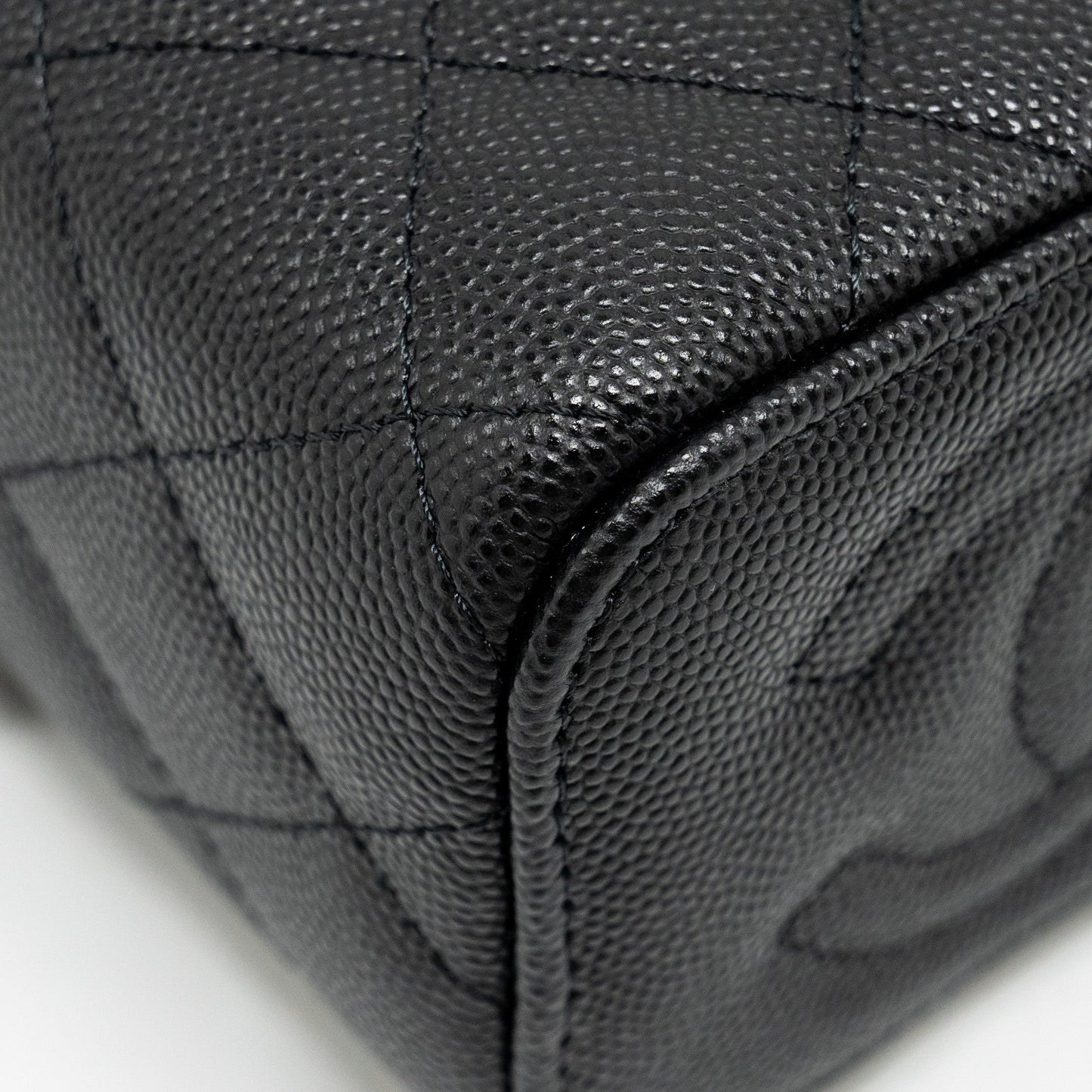 Chanel Mini Vanity with Chain Caviar Black L (Microchip)