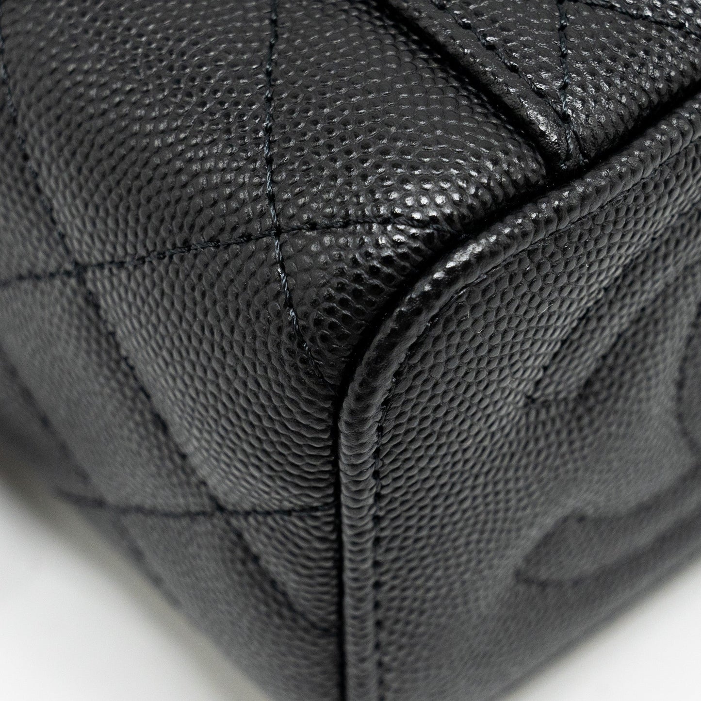 Chanel Mini Vanity with Chain Caviar Black L (Microchip)