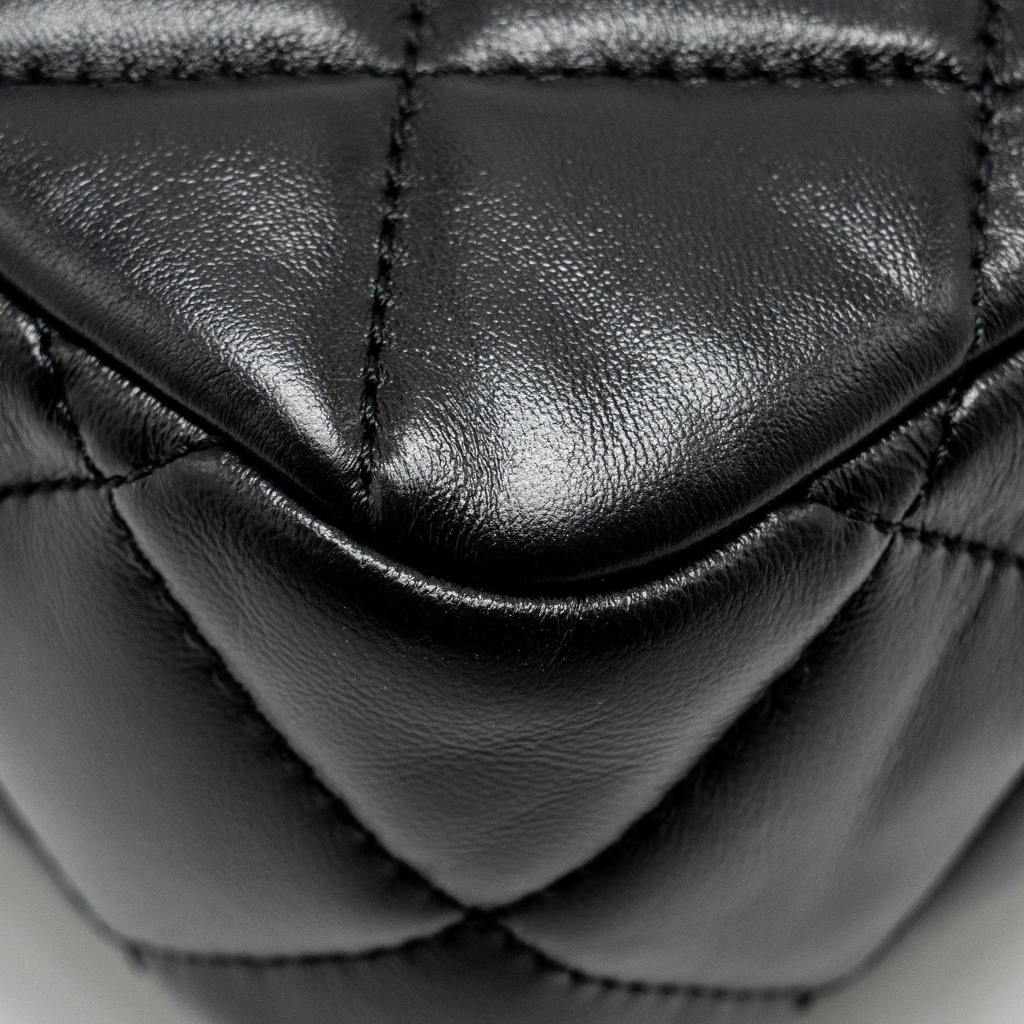 Chanel 22B Mini FlapBag Lambskin Black  (Microchip)