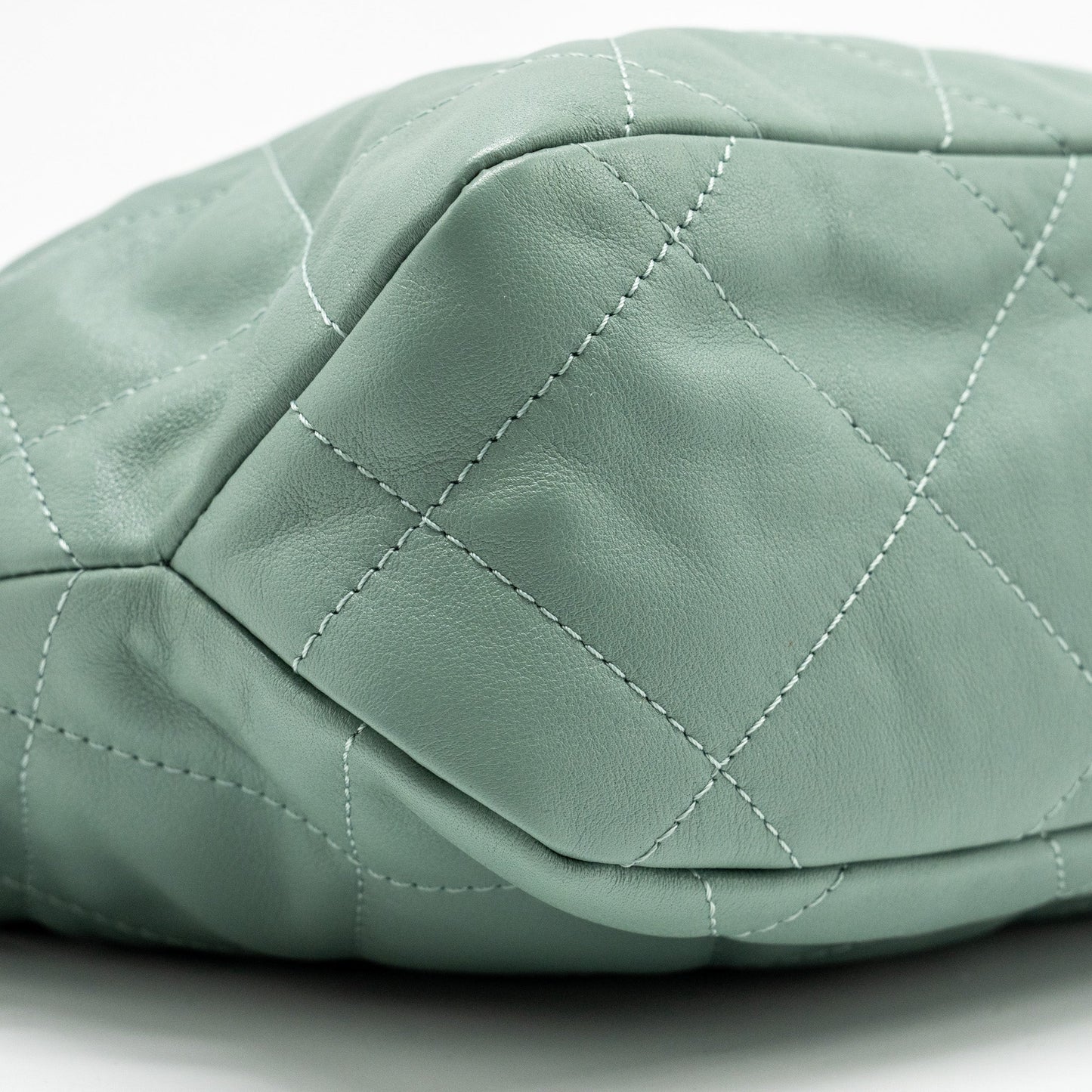 Chanel 22C Hobo bag with Giant Chain calfskin Green  (microchip)