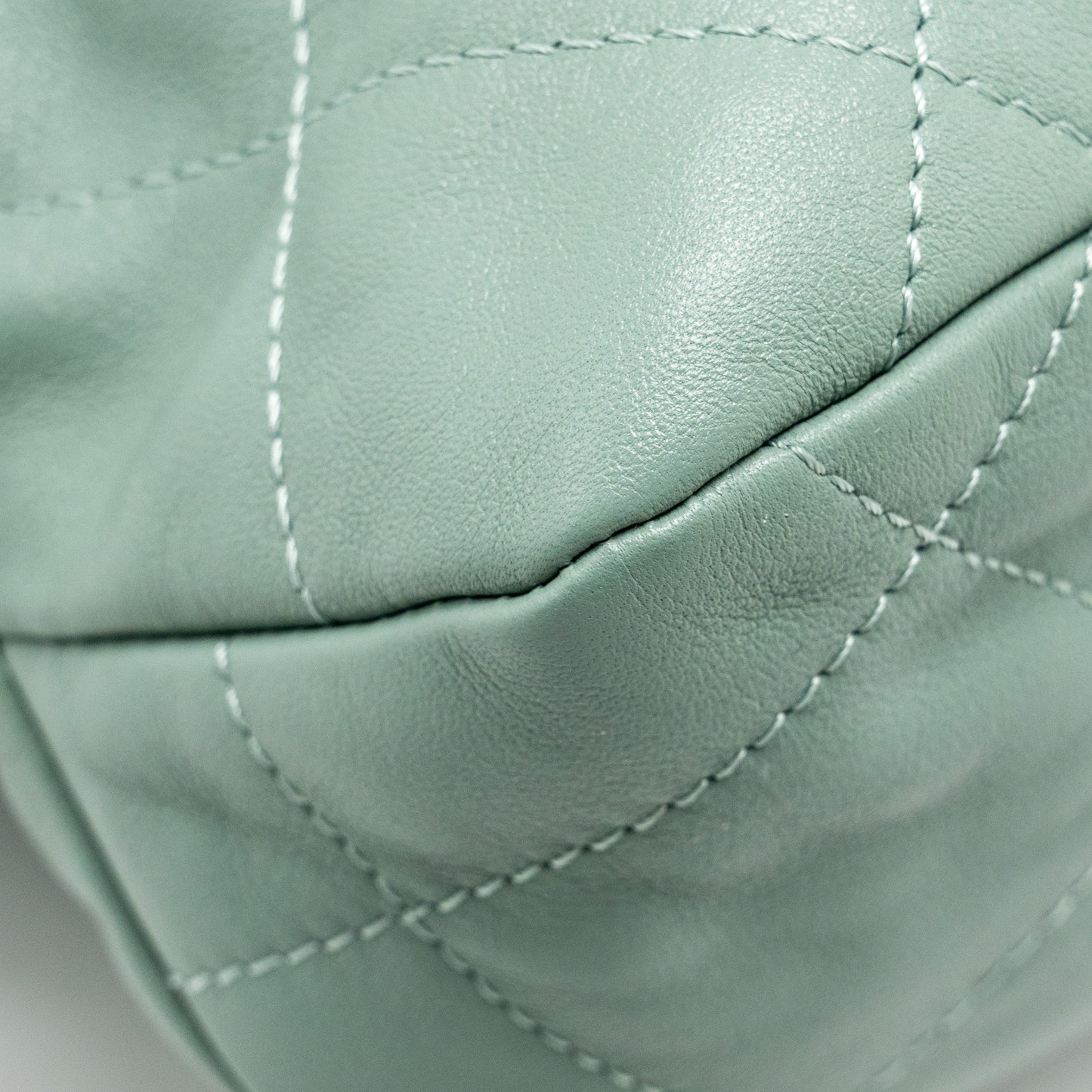 Chanel 22C Hobo bag with Giant Chain calfskin Green  (microchip)