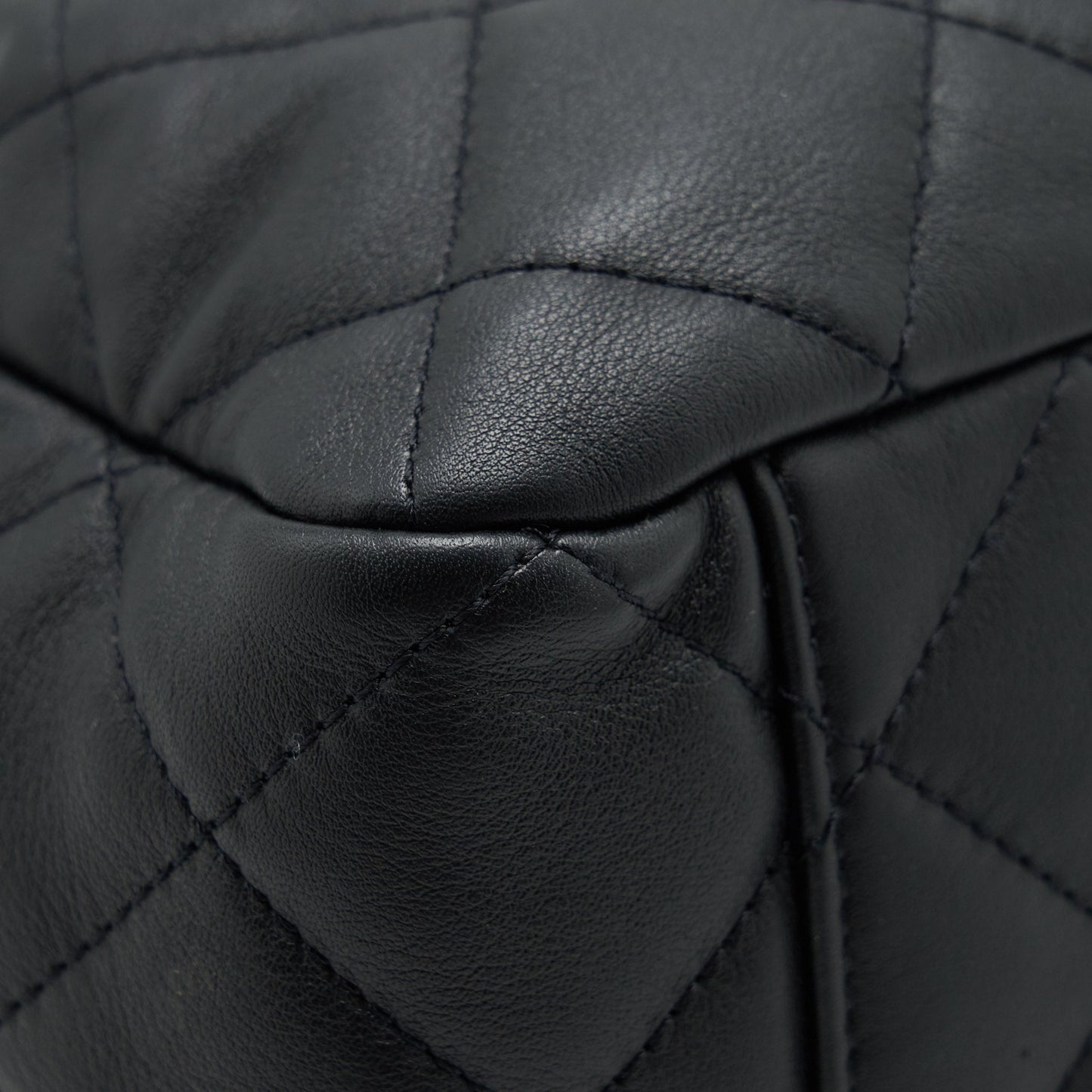Chanel bucket bag quilted lambskin black L