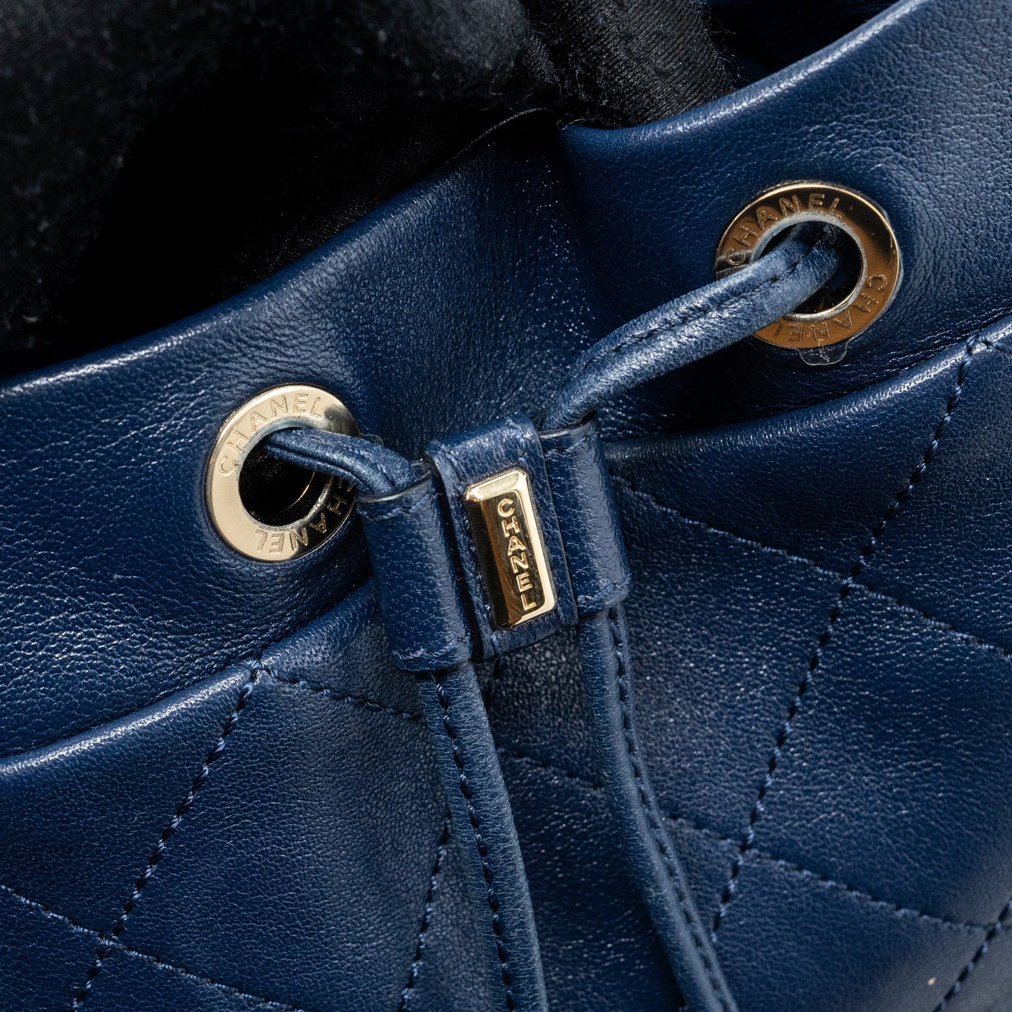 Chanel Drawstring Backpack Lambskin / Grained Calfskin Dark Blue L