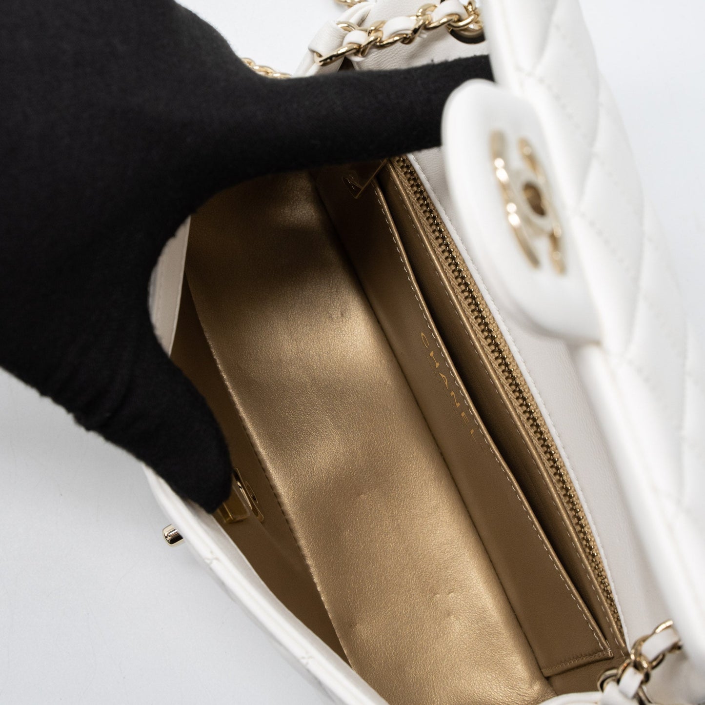 Chanel 23C Pearl Crush Mini Rectangular Flap Bag Lambskin White L (Microchip)