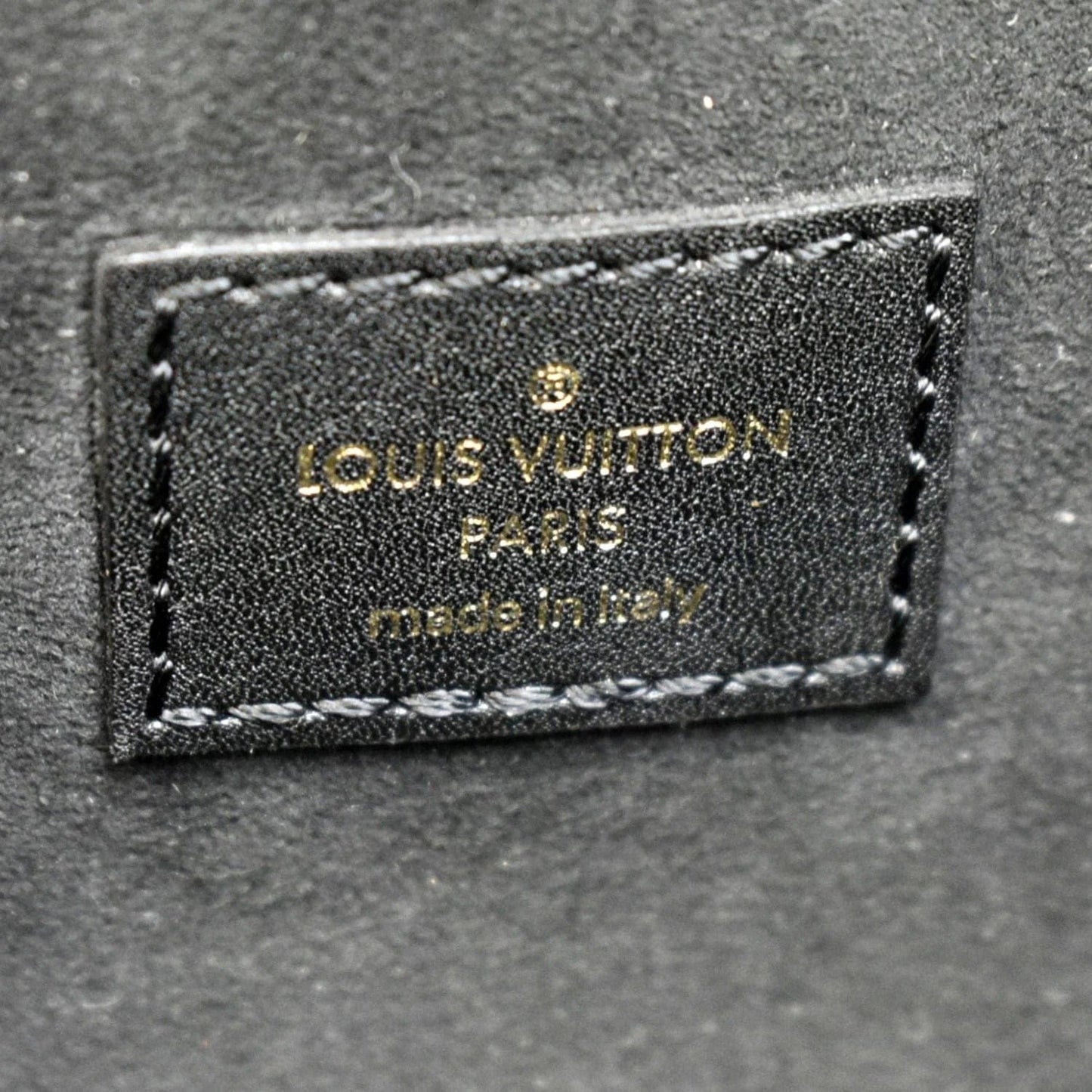 LOUIS VUITTON New Wave Chain Leather Crossbody Bag Black