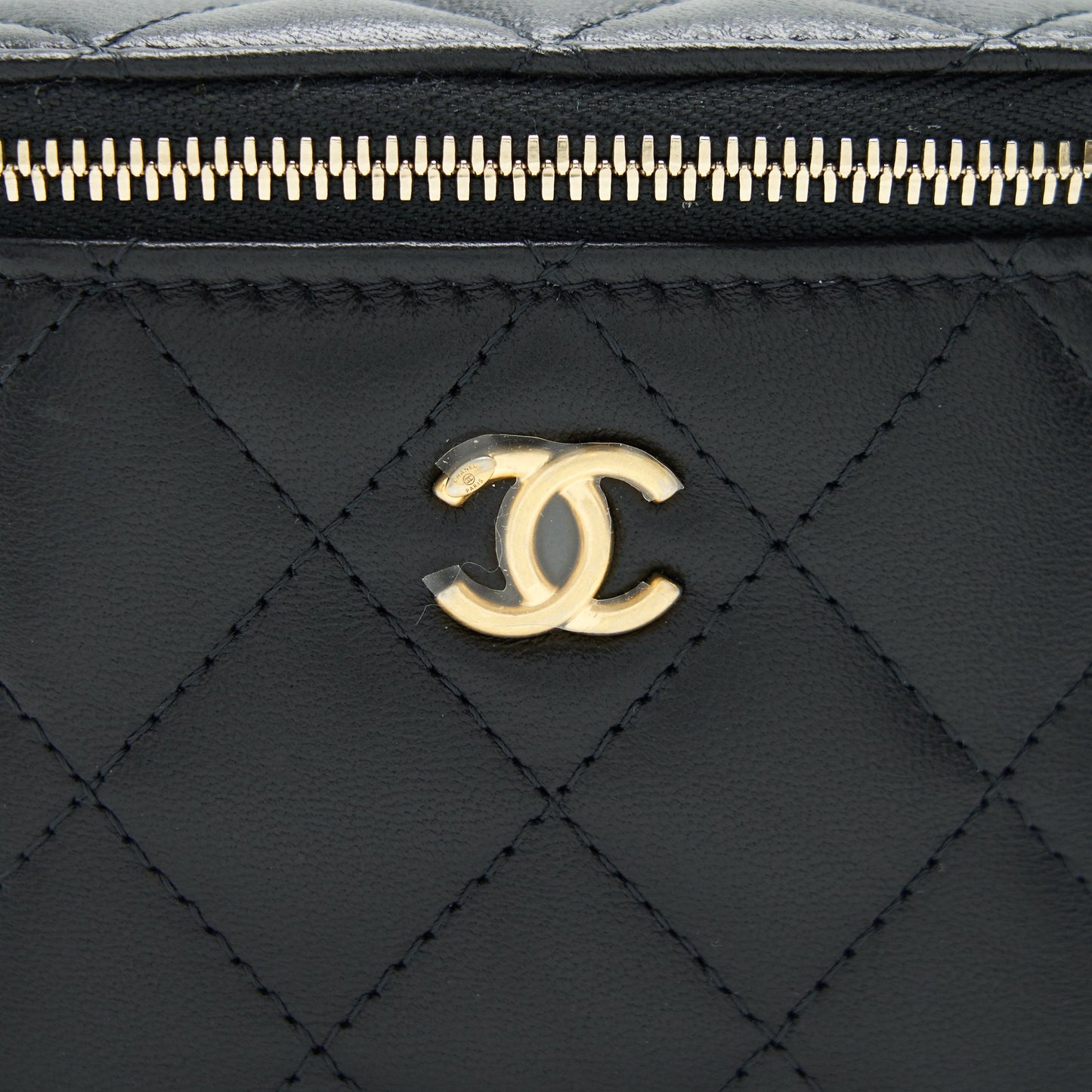 Chanel 22C Pearl Crush Mini vanity with chain Lambskin black