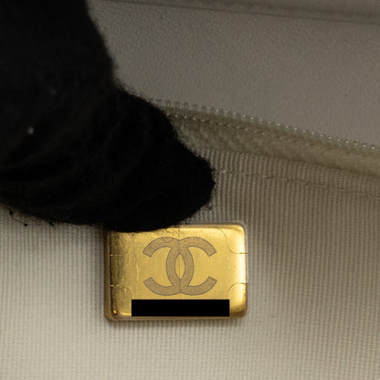 CHANEL BOY WALLET ON CHAIN CAVIAR WHITE L (Microchip)