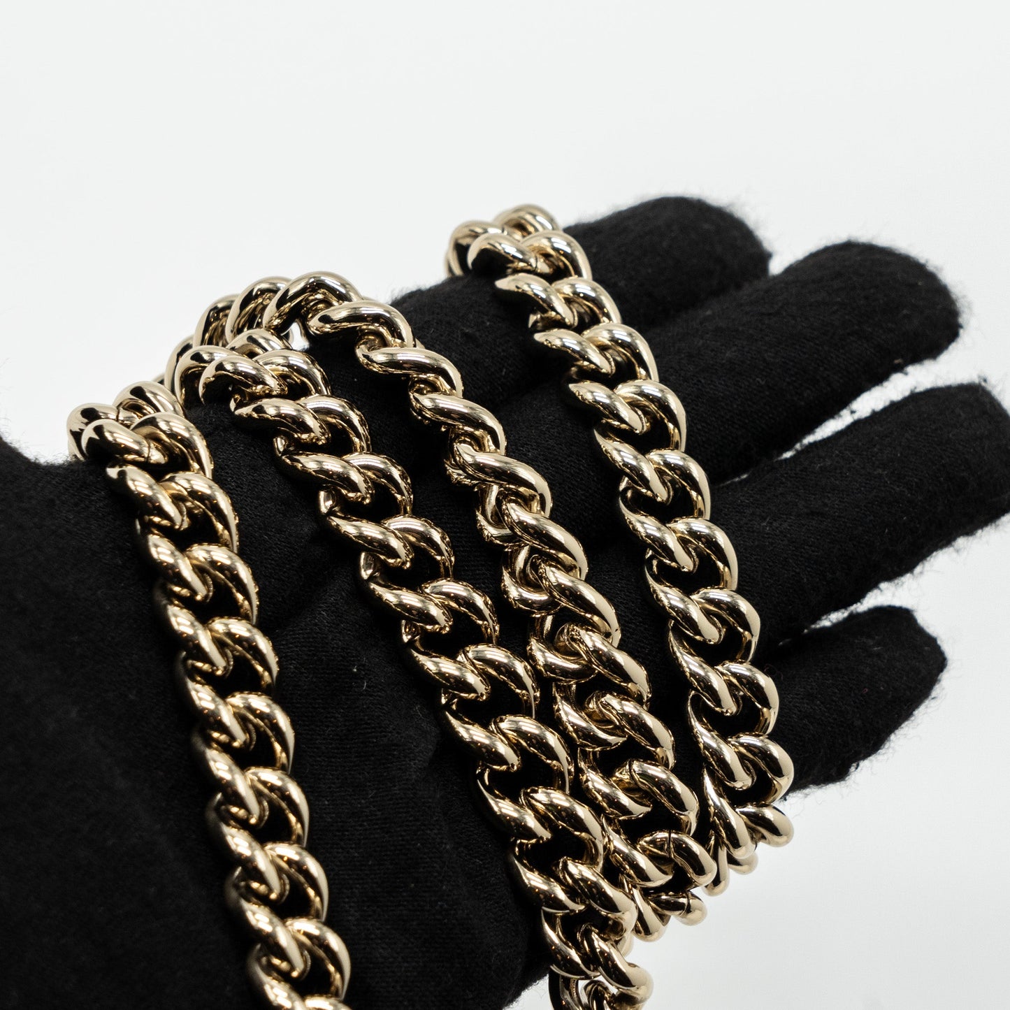 CHANEL BOY WALLET ON CHAIN CAVIAR WHITE L (Microchip)