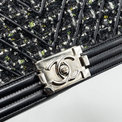 Chanel Medium Boy Bag Tweed/Calfskin black/Multicolour