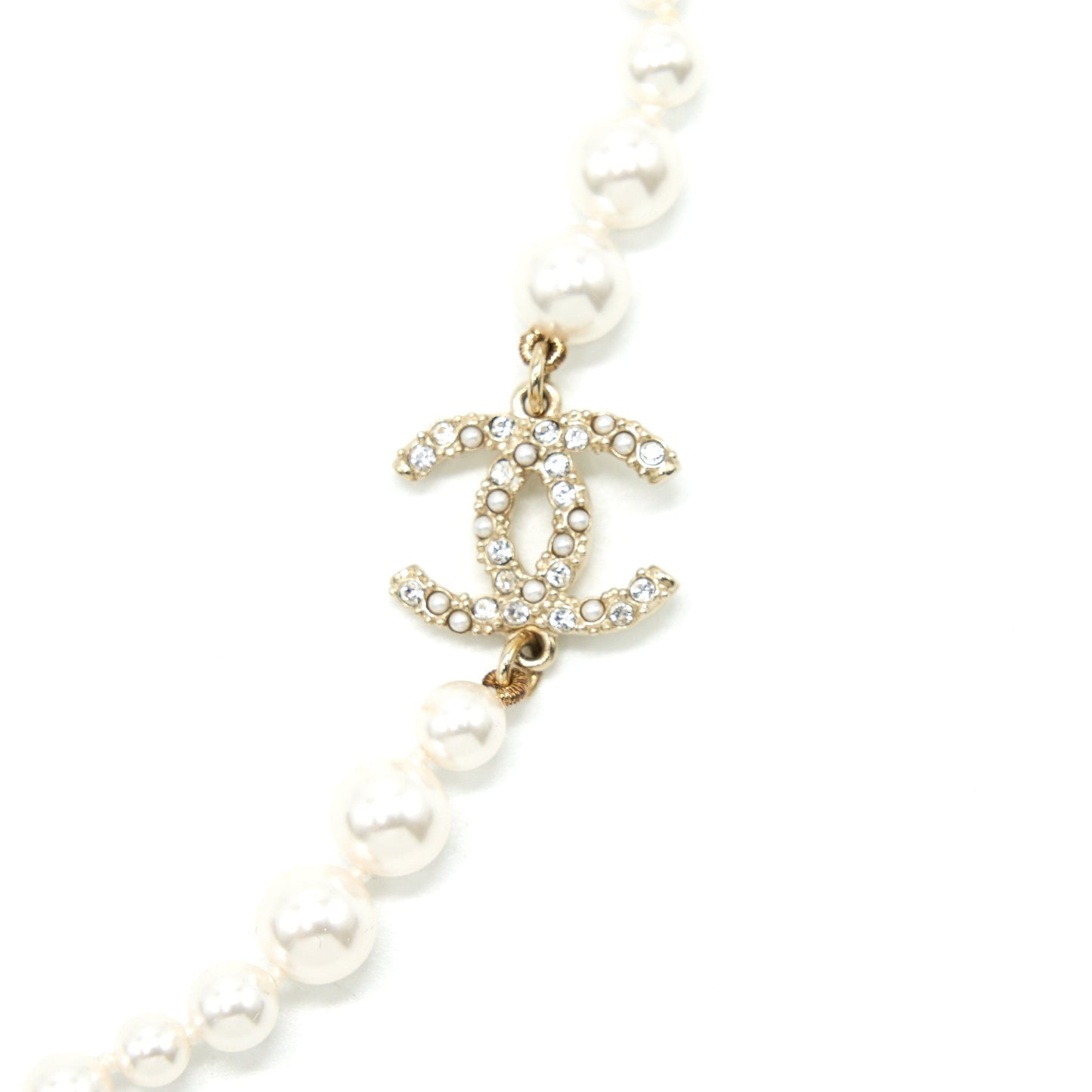 CHANEL CC LOGO PEARL NECKLACE