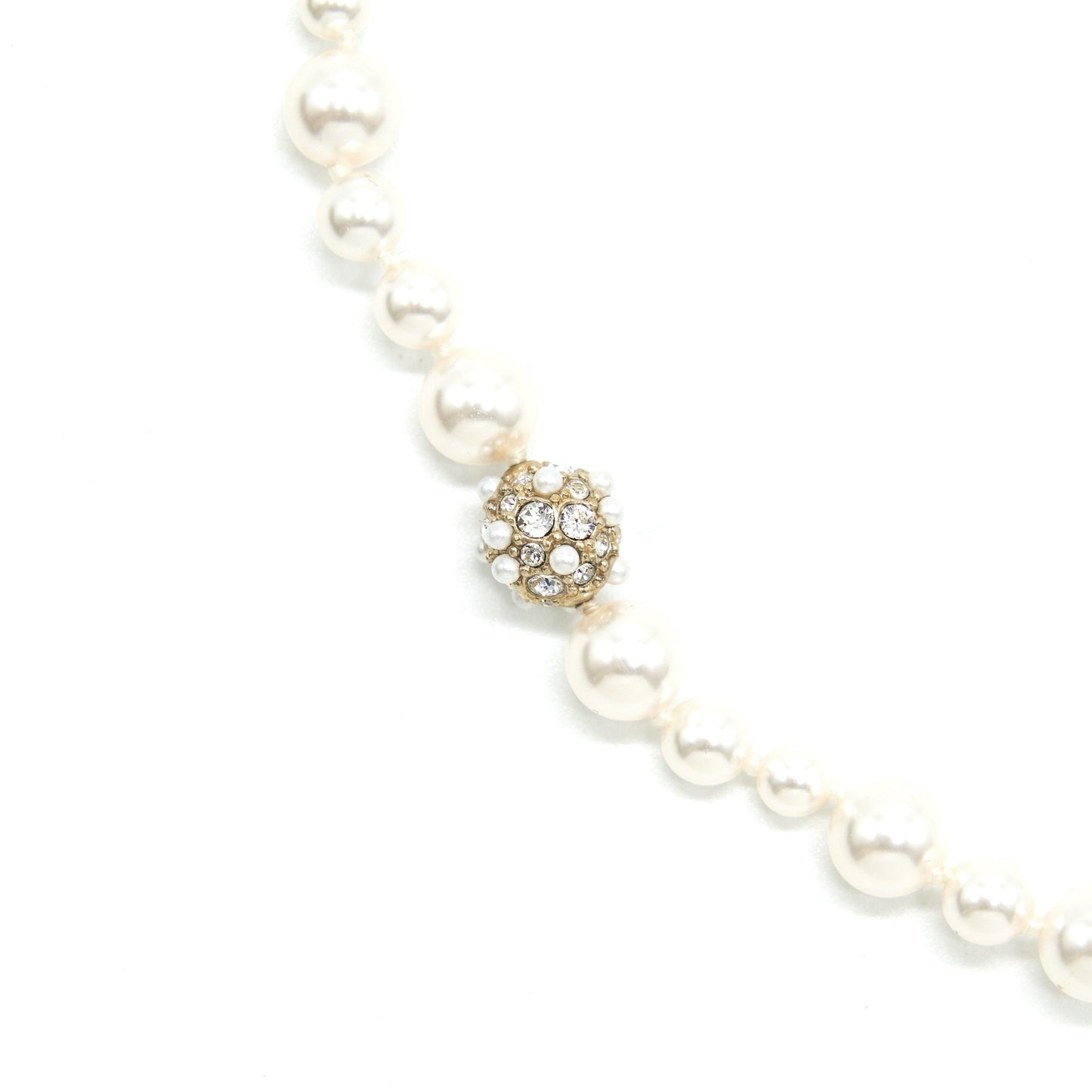 CHANEL CC LOGO PEARL NECKLACE
