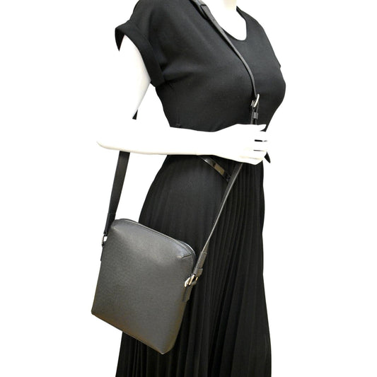 LOUIS VUITTON Grigori Pochette Taiga Leather Crossbody Bag Black