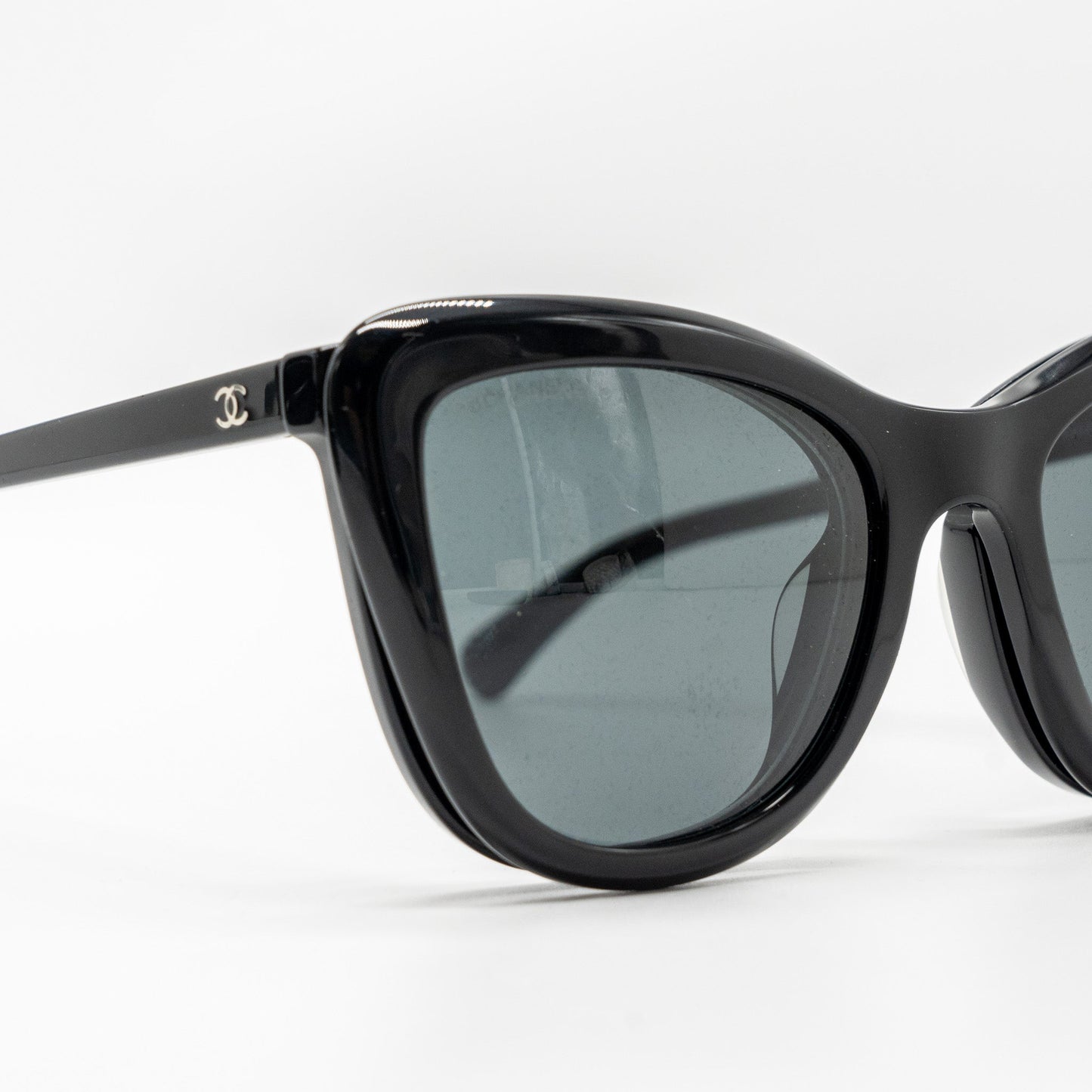 Chanel Magnetic Clip On Sunglasses Black/White