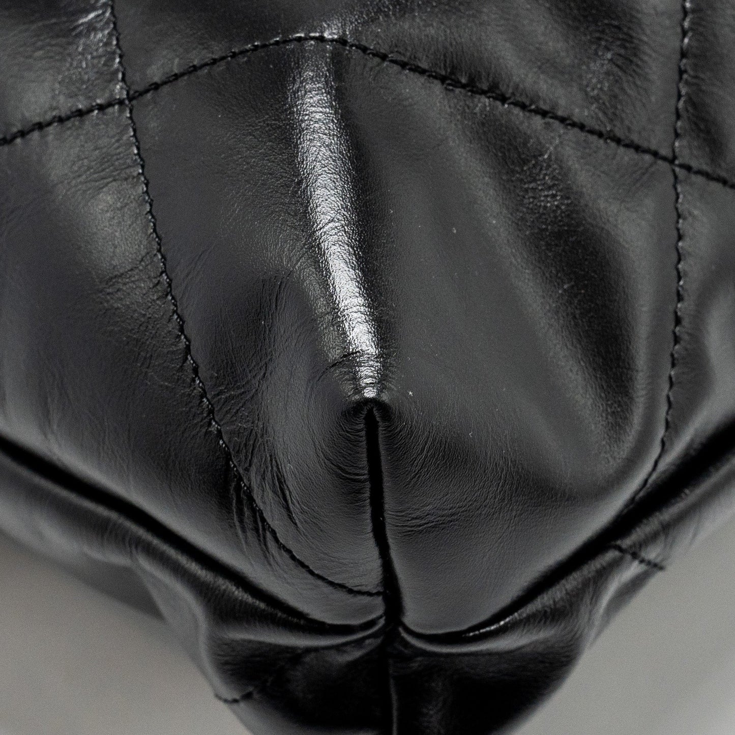 Chanel Medium 22 Bag Shiny Calfskin Black  (microchip)
