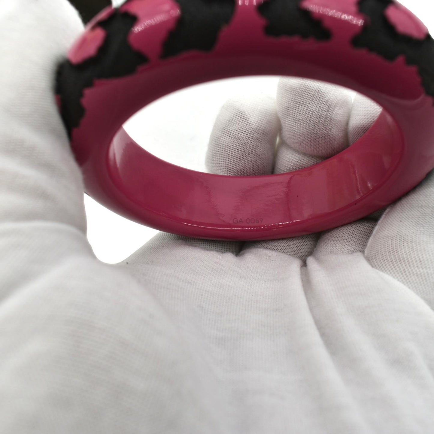 LOUIS VUITTON Leo Bangle Monogram Lacquer Wood Bracelet Fuchsia Pink