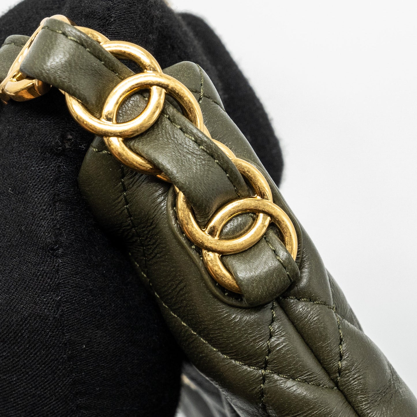 Chanel 22k Hobo Bag Lambskin Green  (microchip)