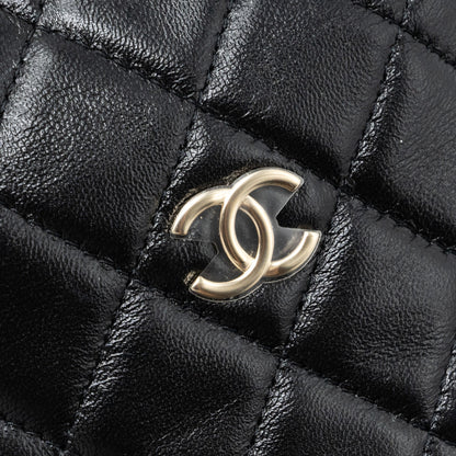 Chanel 23C round Clutch lambskin black  (microchip)