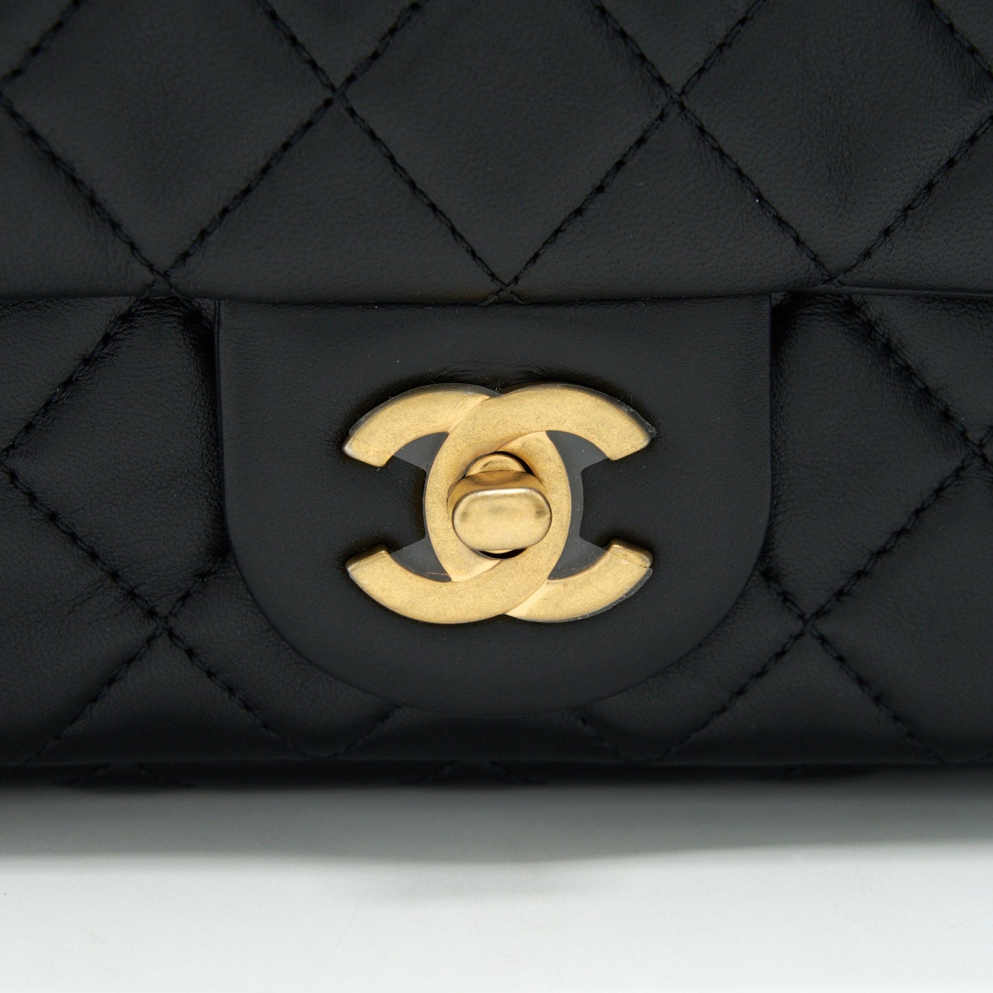 Chanel 22C pearl Crush Mini rectangular Flap Bag Lambskin Black