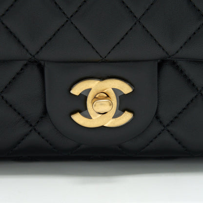 Chanel 22C pearl Crush Mini rectangular Flap Bag Lambskin Black