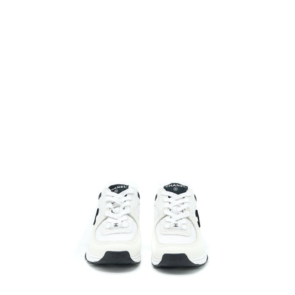 Chanel Size 37 CC Logo Sneaker Calfskin/Suede Black/White