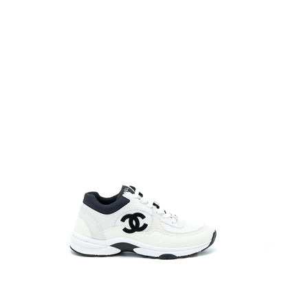 Chanel Size 37 CC Logo Sneaker Calfskin/Suede Black/White