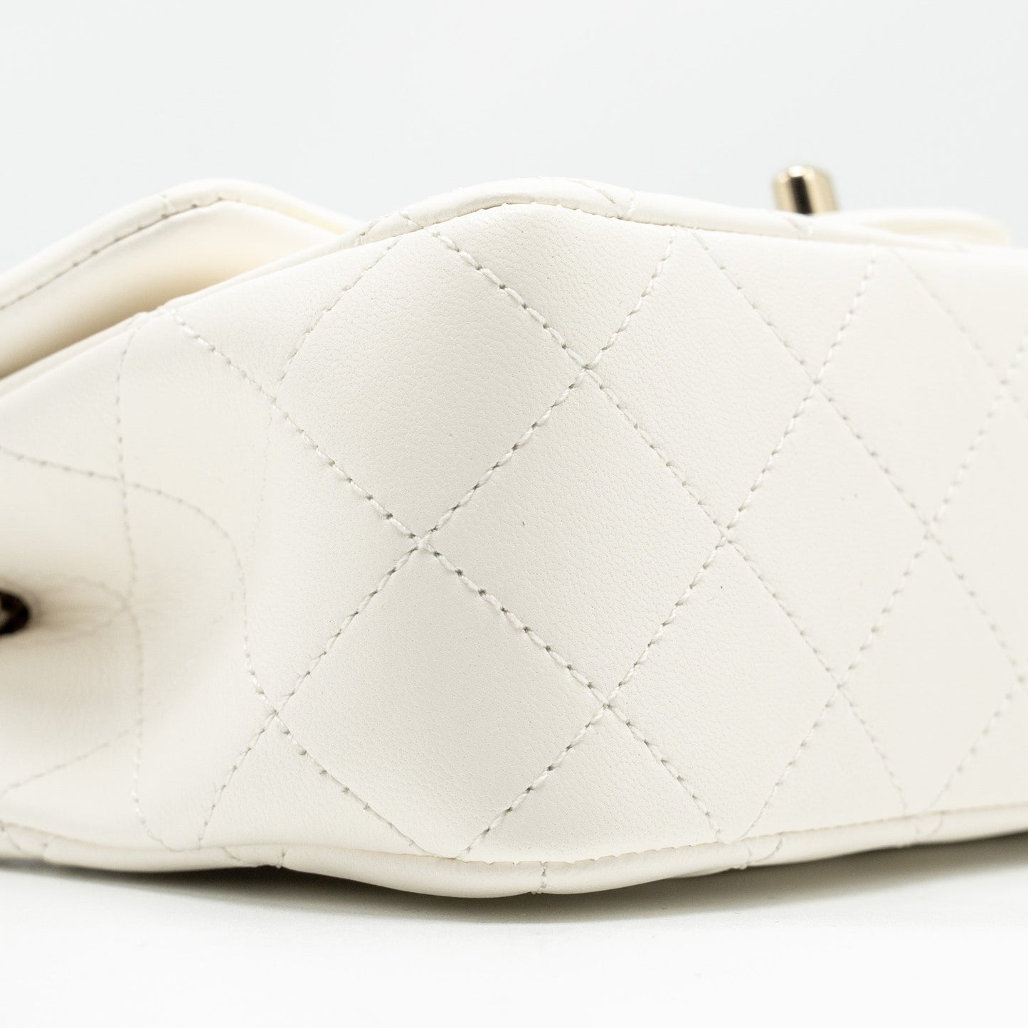 Chanel 23C pearl crush mini rectangular flap bag lambskin white L (microchip)