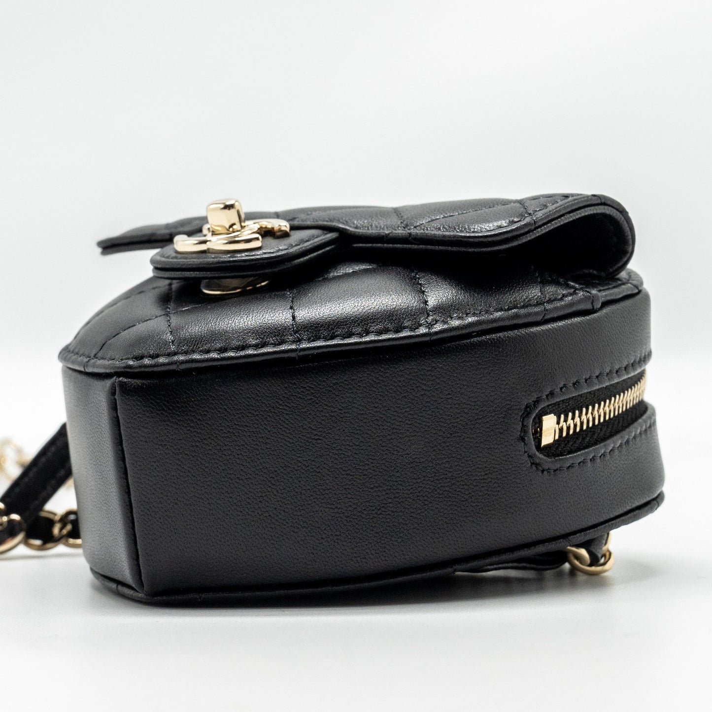 Chanel 22S Heart Belt Bag Lambskin Black L