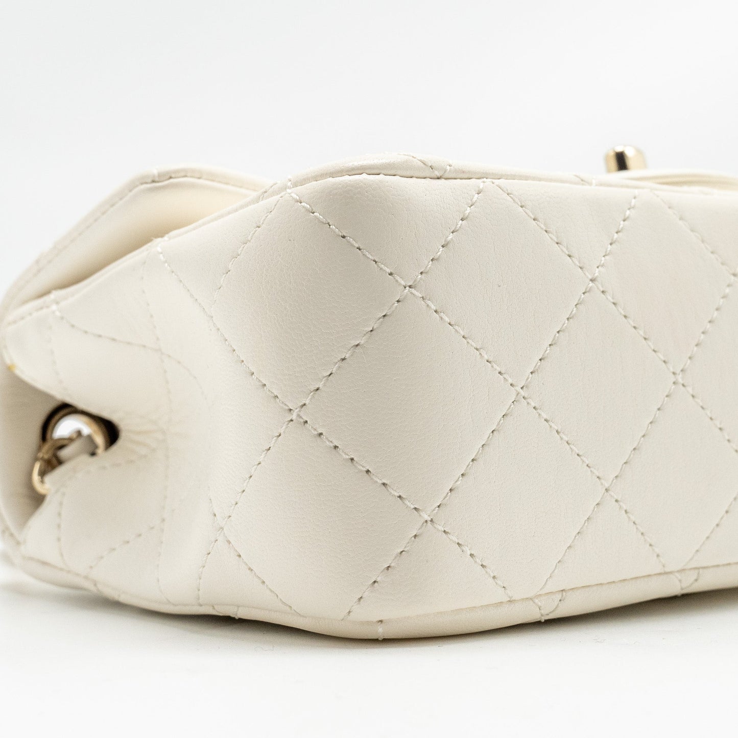Chanel 23C Pearl Crush Mini Rectangular Flap Bag Lambskin White L (Microchip)