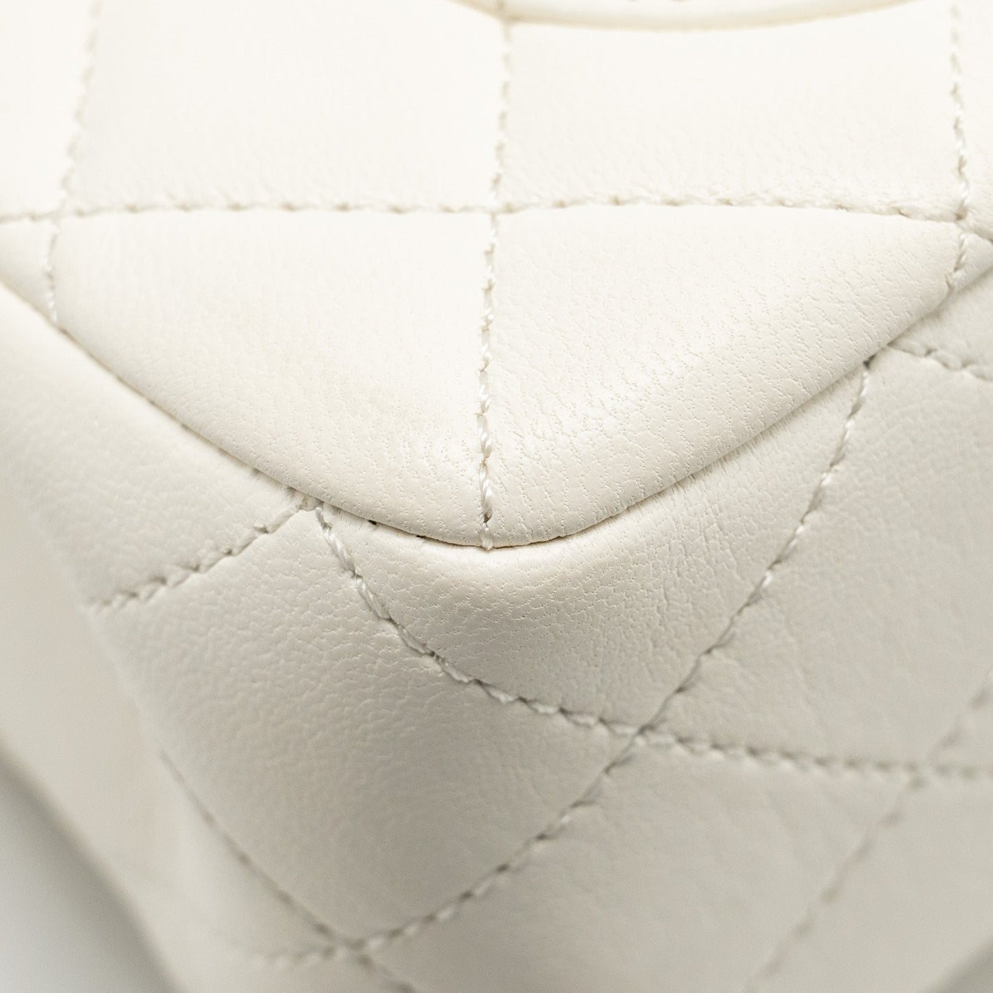 Chanel 23C Pearl Crush Mini Rectangular Flap Bag Lambskin White L (Microchip)