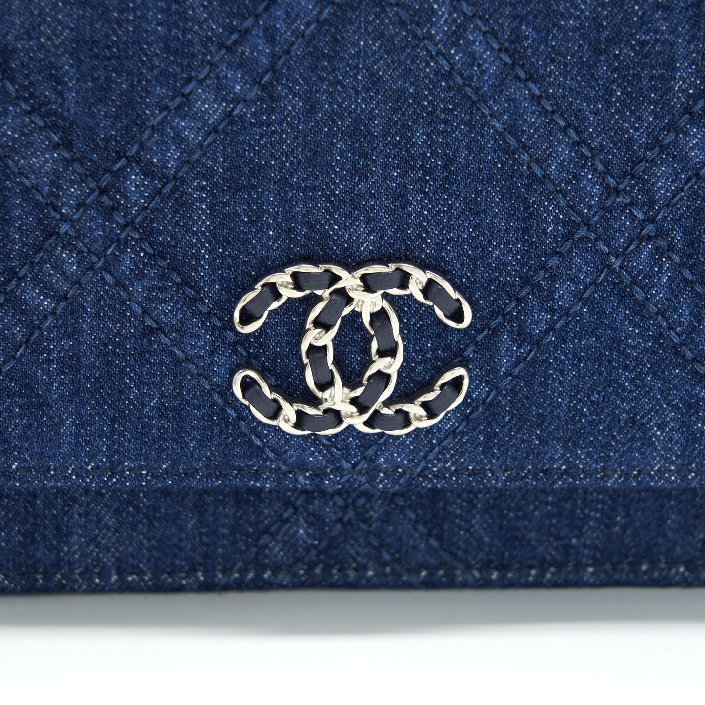 Chanel 22P Denim 19 Wallet On Chain Multicolour Hardware