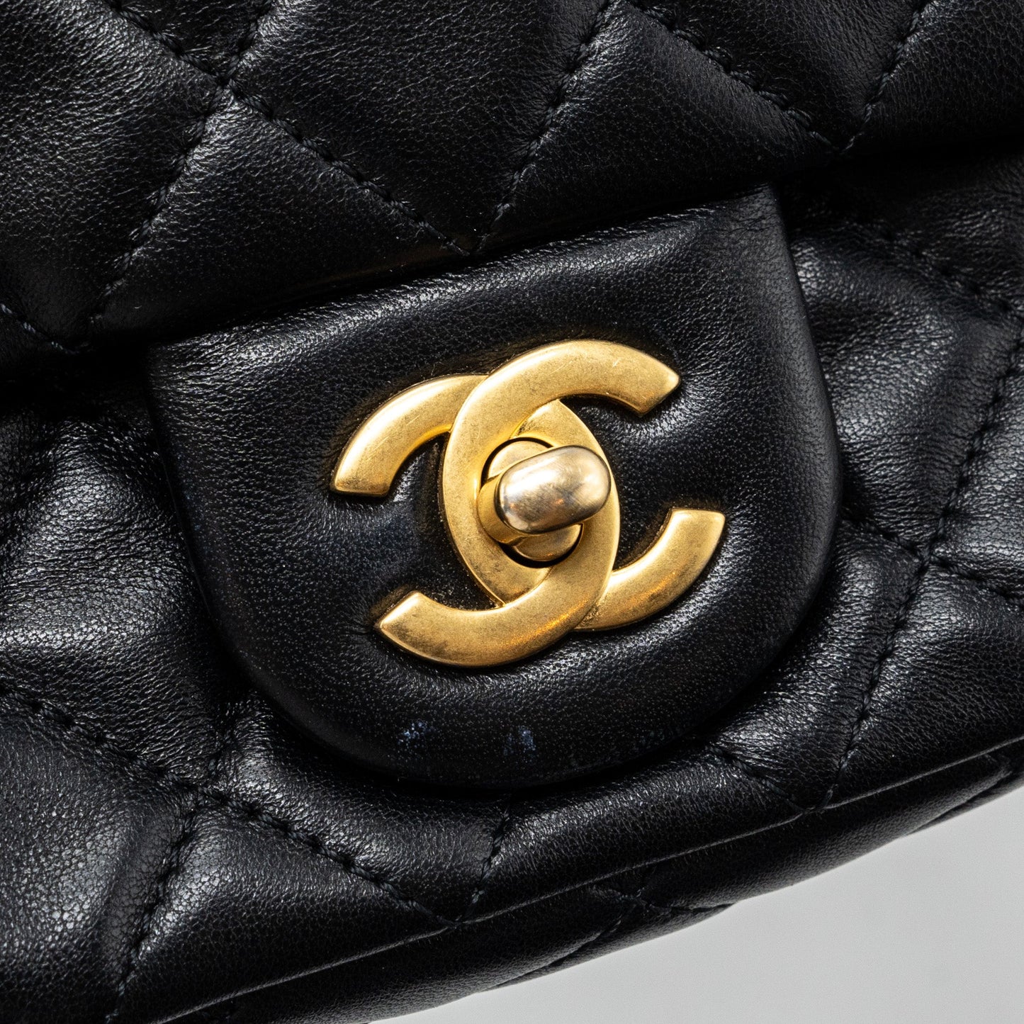 chanel pearl crush mini square flap bag lambskin black  (microchip)
