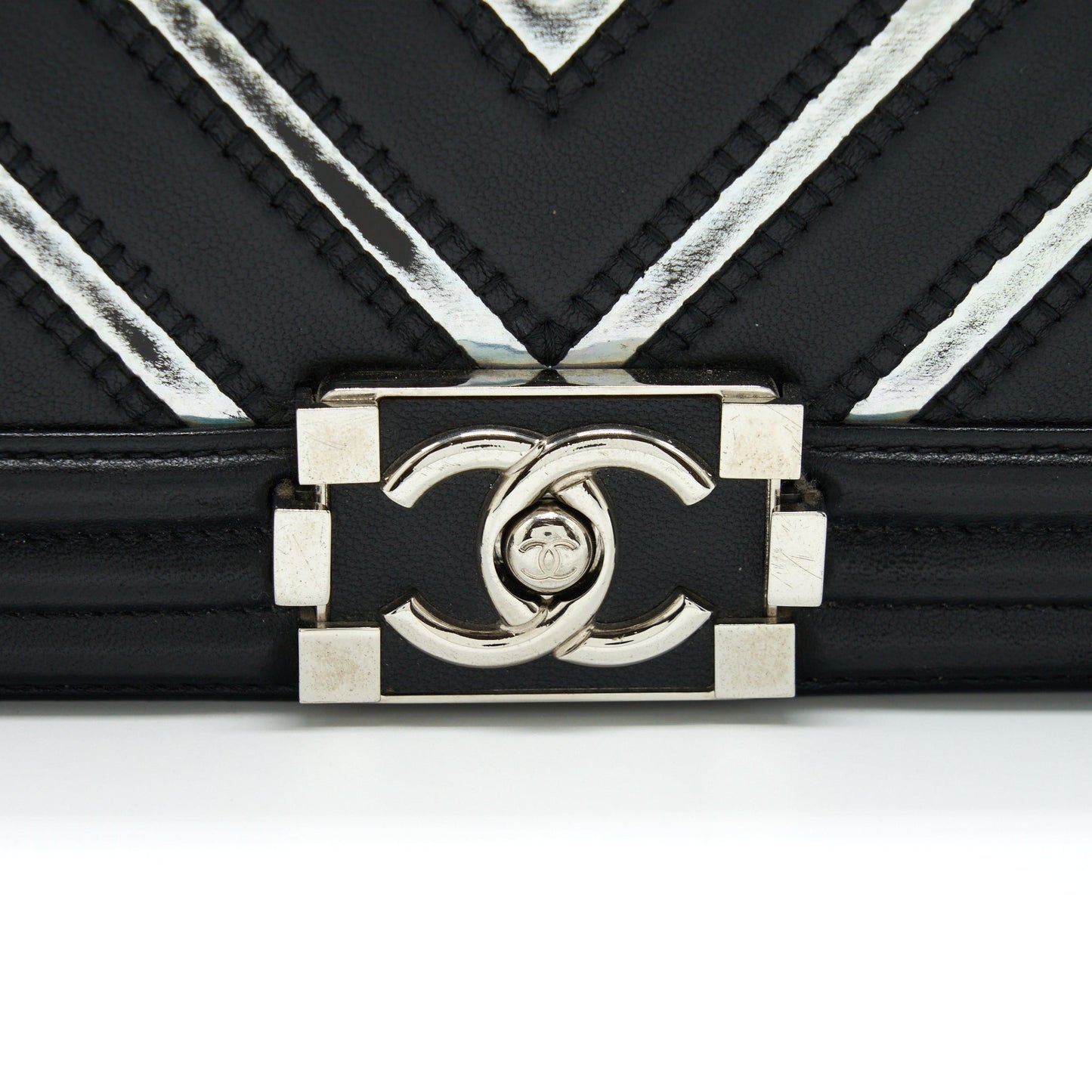 Chanel Medium Boy Chevron Lambskin Black/Silver