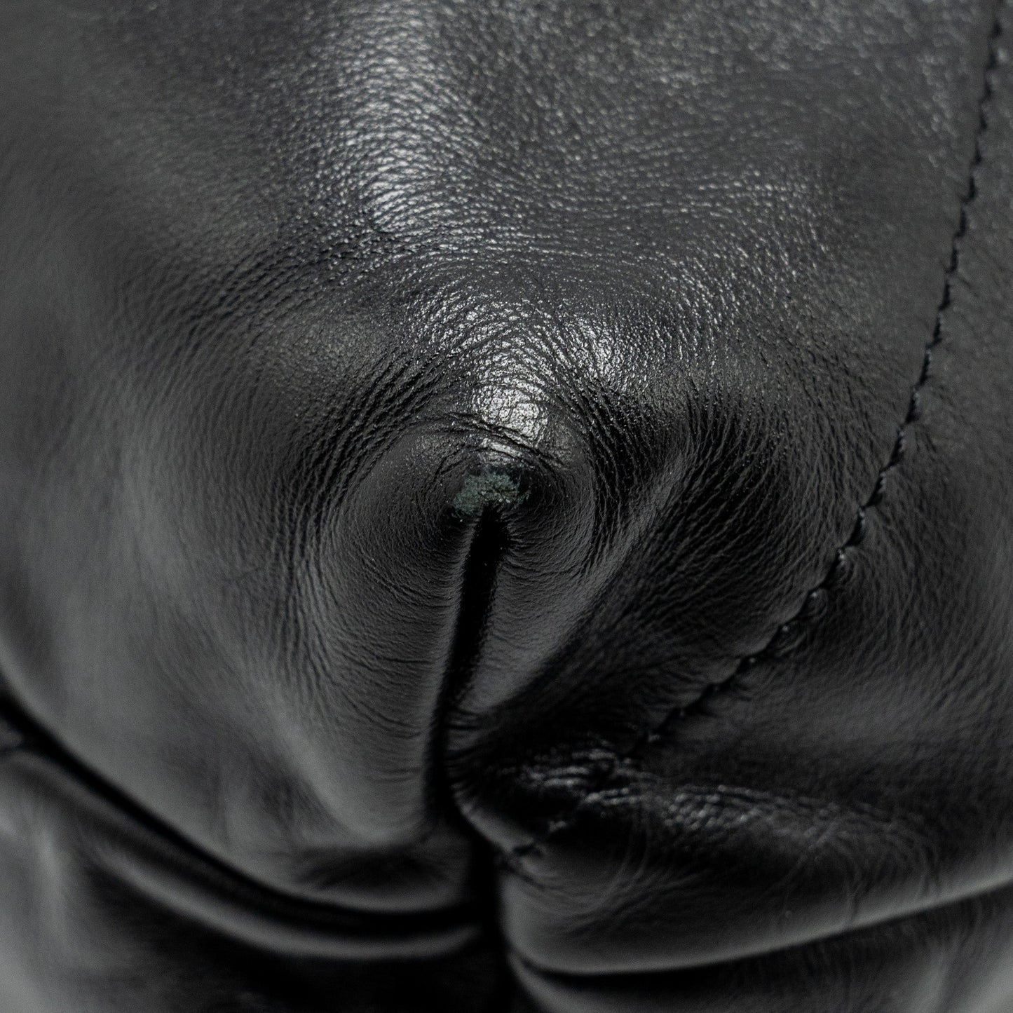 Chanel Medium 22 Bag Shiny Calfskin BLACK  (Microchip)