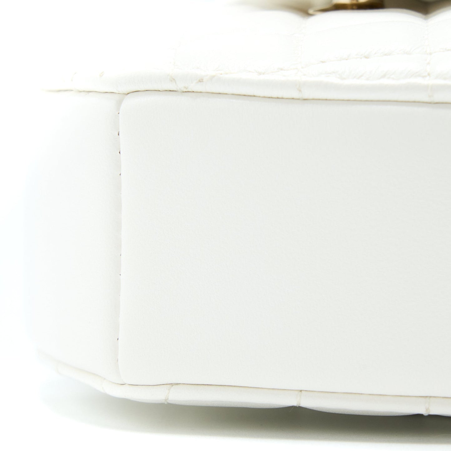 Chanel 22s Heart Bag Lambskin White L (Microchip)