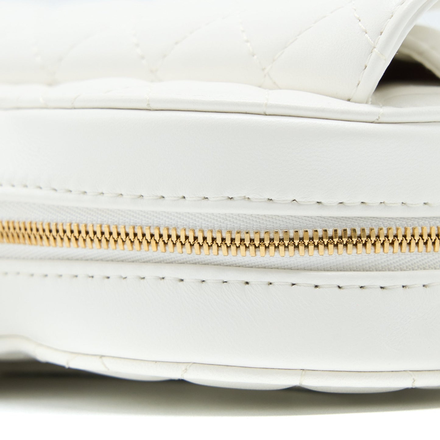 Chanel 22s Heart Bag Lambskin White L (Microchip)